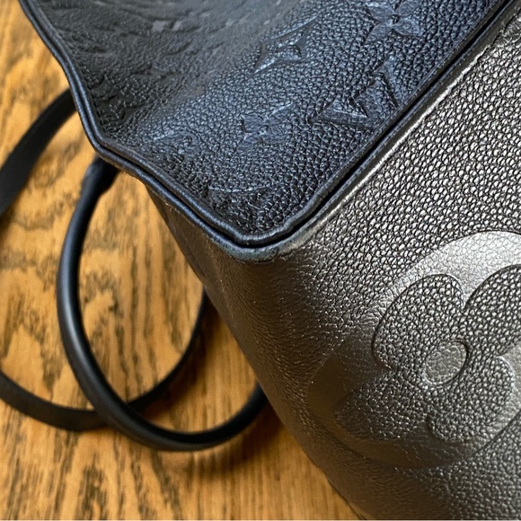 Authentic Louis Vuitton Black OnTheGo GM with authentic LV Bandeau - Picture 10 of 17